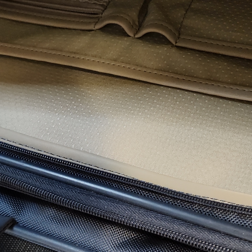 Samsonite Travel Bag - Picture 5 of 9